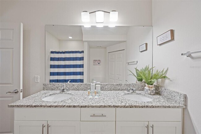 Building Photo - 8945 Shine Dr