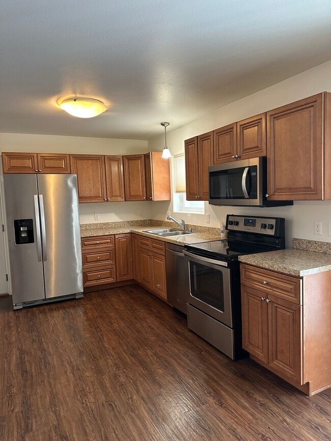 Building Photo - 2271-2271 S Valley Loop