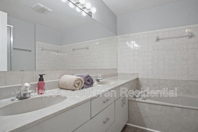Building Photo - 157 Coventry Cir