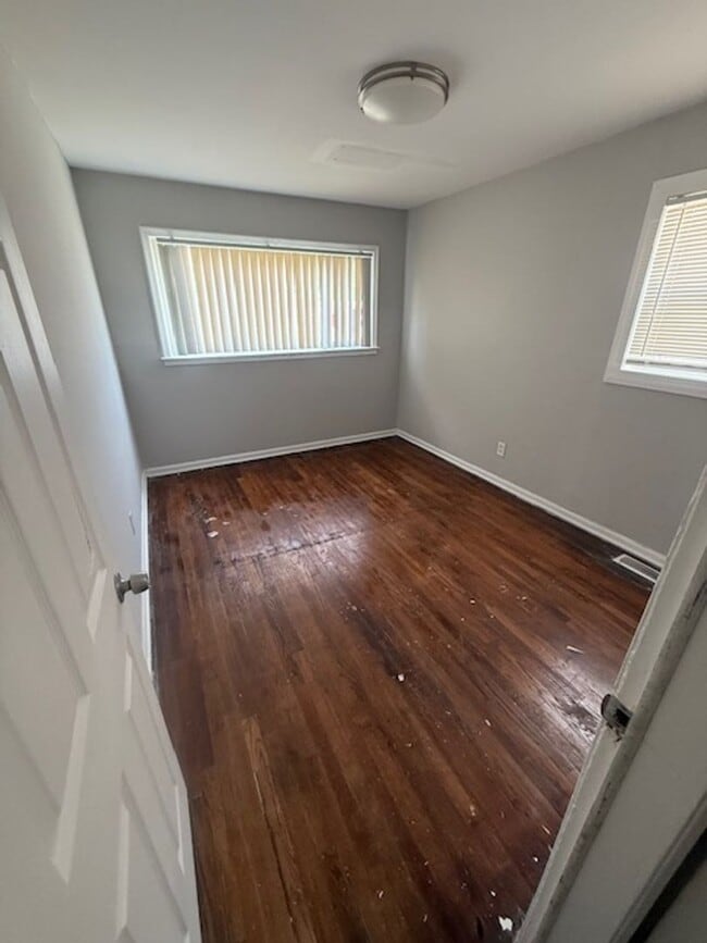 Building Photo - Quaint 2 bedroom home