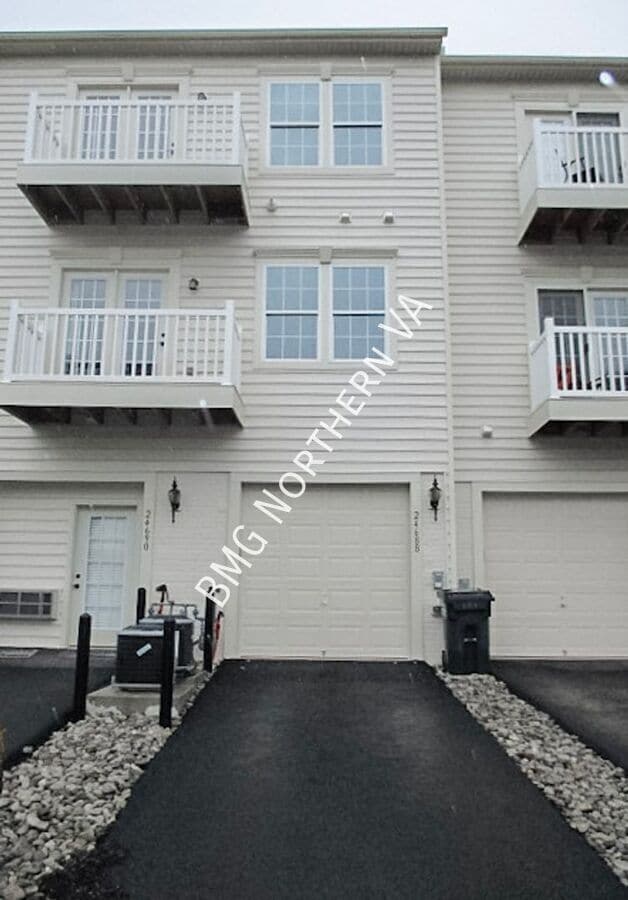 Building Photo - 24688 Hutchinson Farm Dr