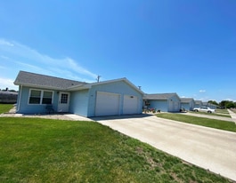 Building Photo - 1411 W Elm Ave