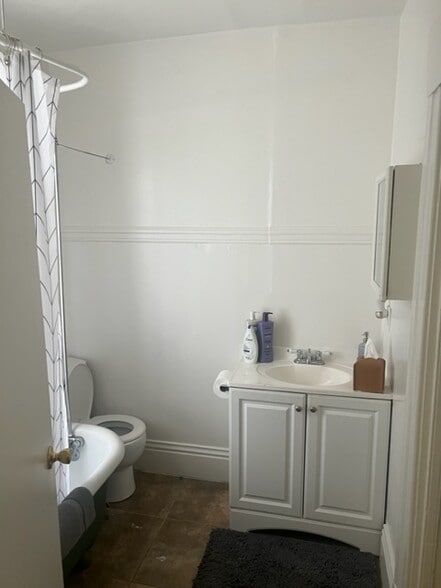 Building Photo - 620 14th St