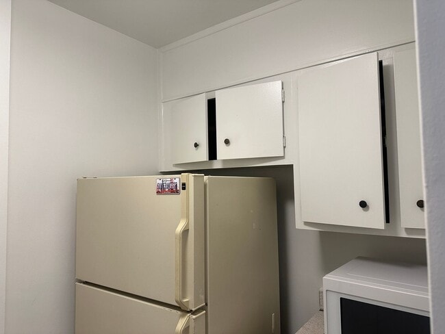 Building Photo - Rosslyn Studio | All Utilities Included | 1.5 Blocks to Metro