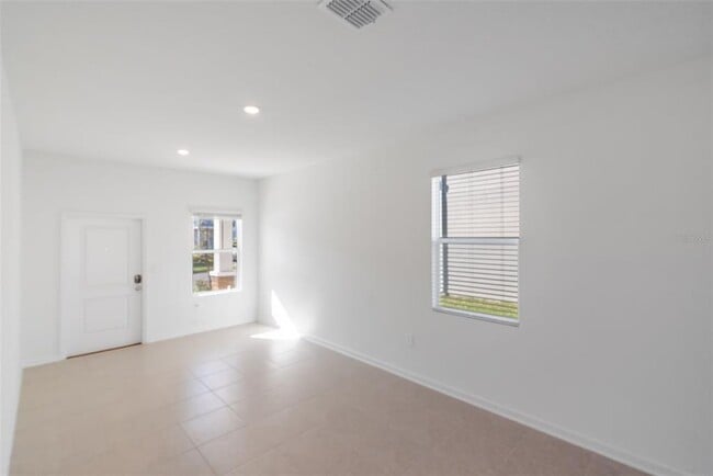 Building Photo - 2653 Skyline Lp