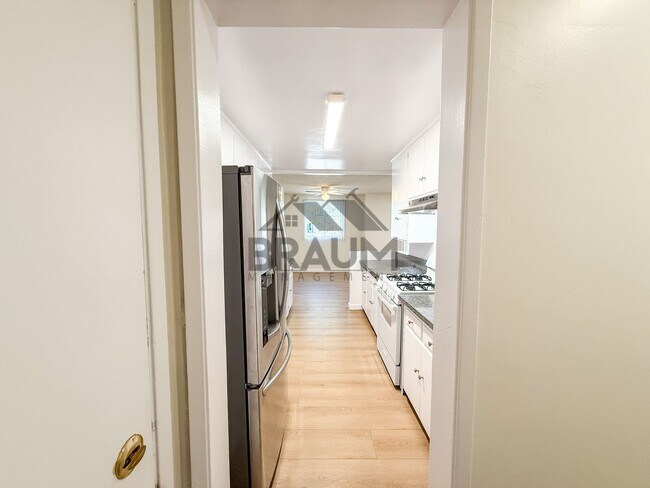 Building Photo - 6039 Whitsett Ave