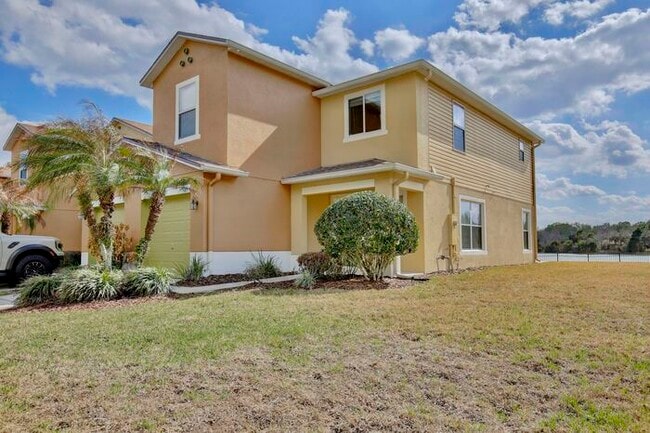 Building Photo - Spacious 3/2.5 End-Unit with Breathtaking Lake Views in Sanford!