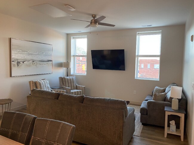 Building Photo - 103 N 1st St