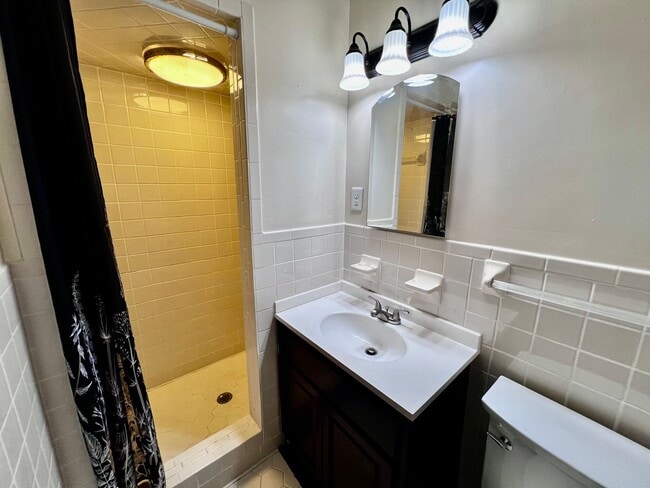 Building Photo - Brick ranch on half acre lot in Virginia Beach