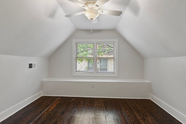 Building Photo - 282 Hawthorne St