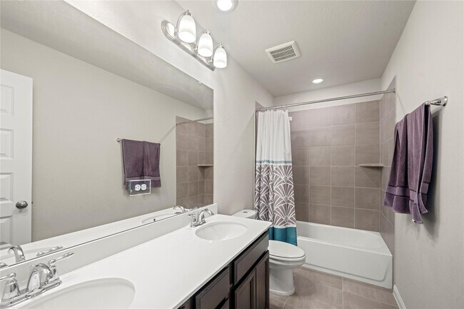Building Photo - 618 Ellwood Terrace Ln