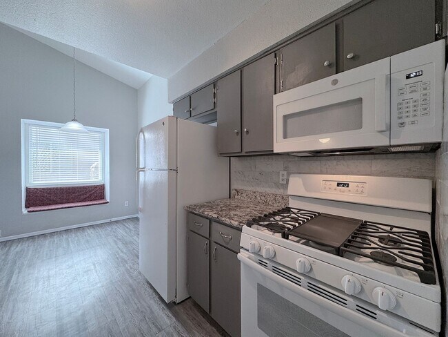Building Photo - 1809 Agua Dulce St