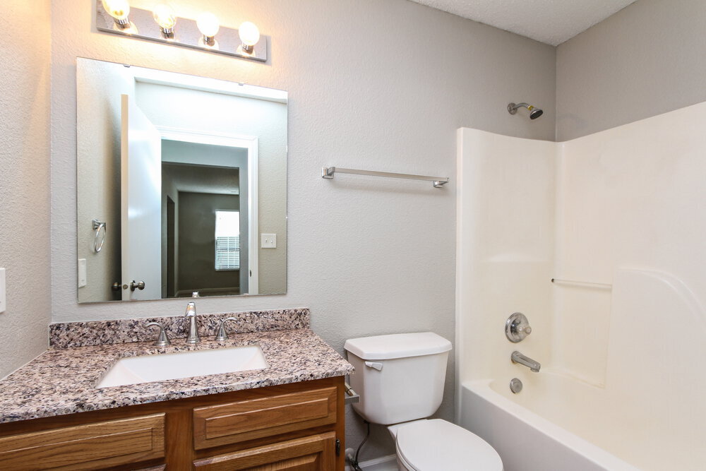 Building Photo - 652 Locust Grove Ln