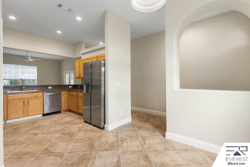 Building Photo - 25 Rainbrook Dr