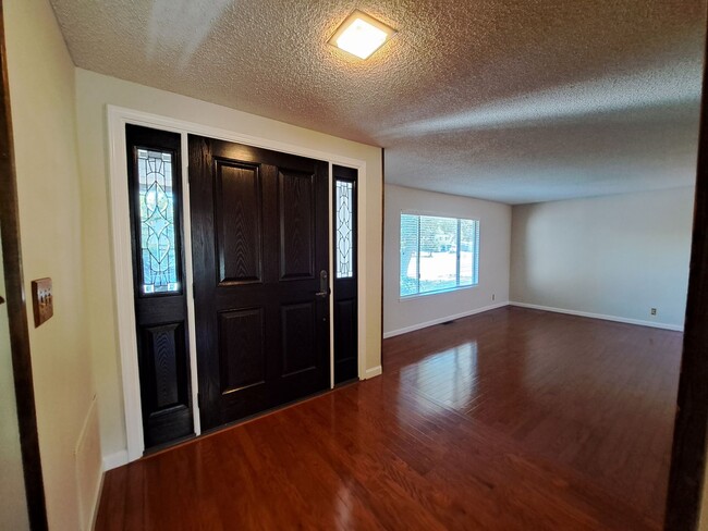 Building Photo - Living Large in North Vacaville - Rent inc...