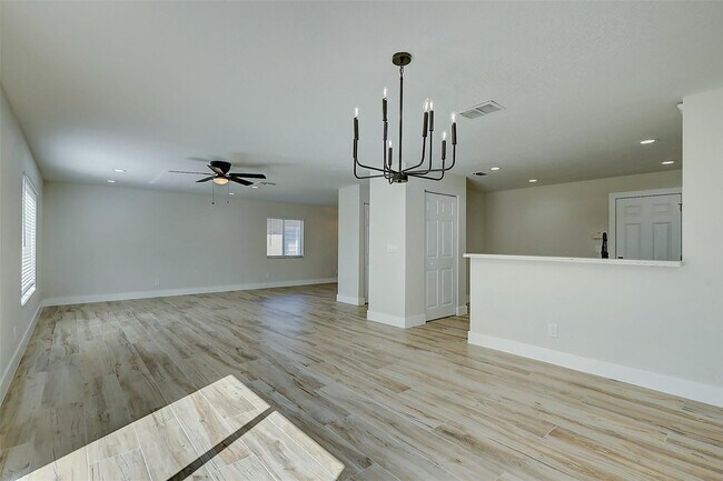 Building Photo - 1956 SW Jamesport Dr