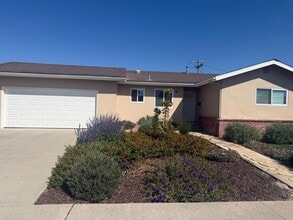 Building Photo - 870 Pearl Dr