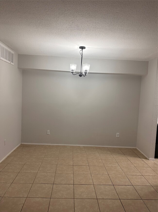 Building Photo - 5665 Birchmont Dr