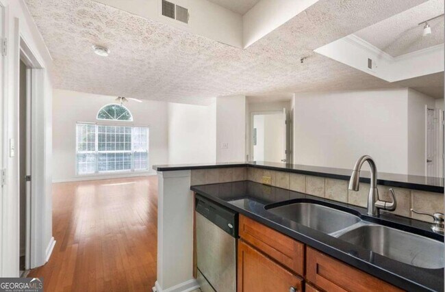 Building Photo - 1250 Parkwood Cir SE