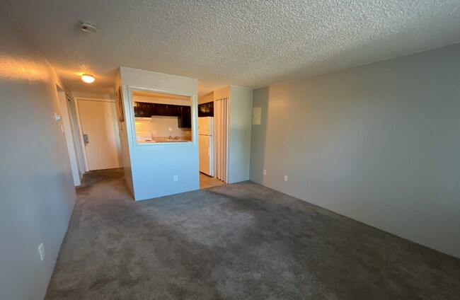 Building Photo - 1 Bedroom 1 Bathroom Available in Country Club Villas!  **Move-In Special**