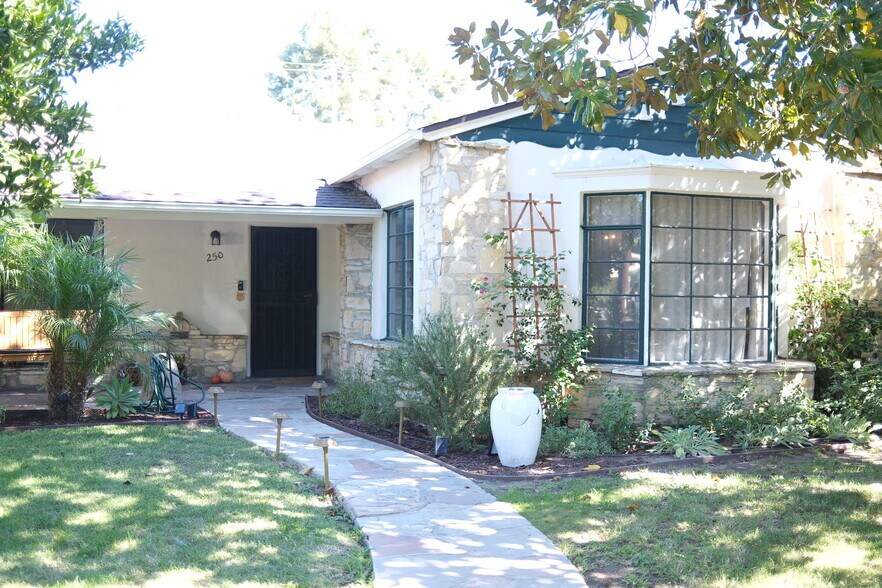 Primary Photo - 250 N Catalina St