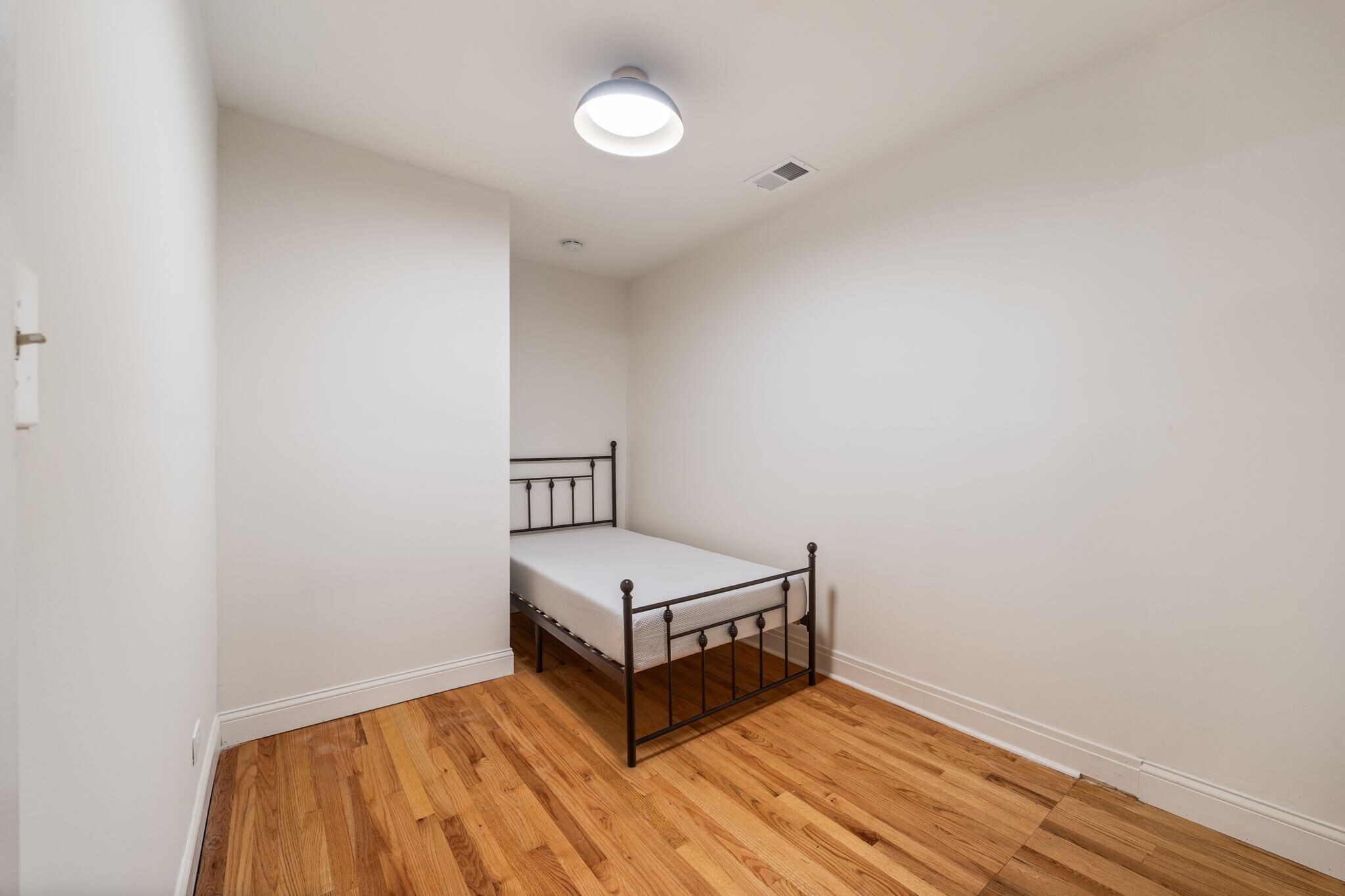 Building Photo - 1015 Garnett Pl