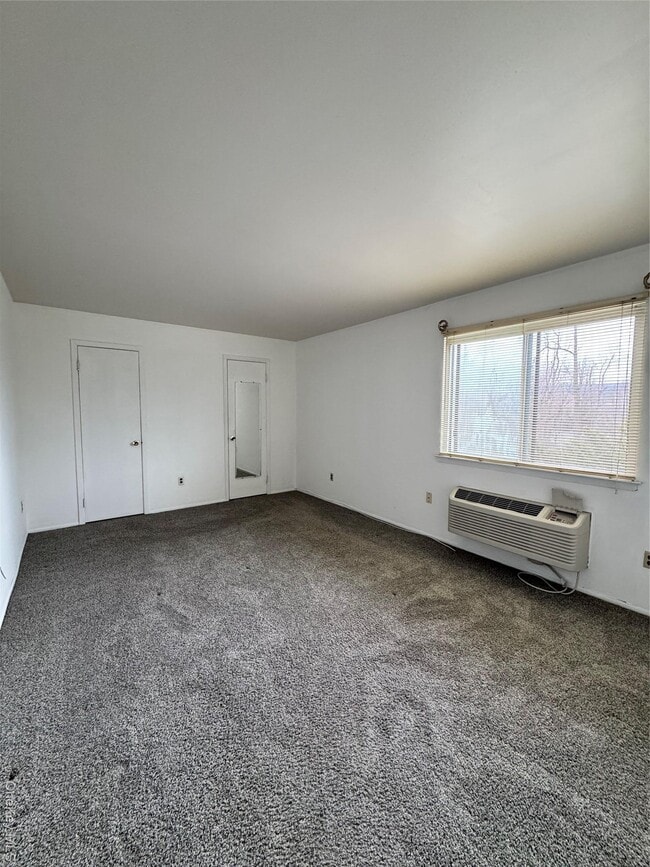 Building Photo - 24 Village Park Dr