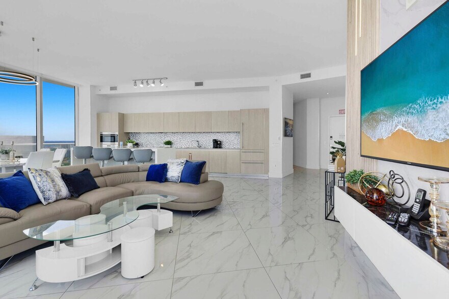 Building Photo - 4111 S Ocean Dr