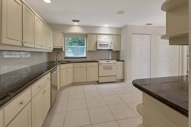 Building Photo - 748 Old Treeline Trail