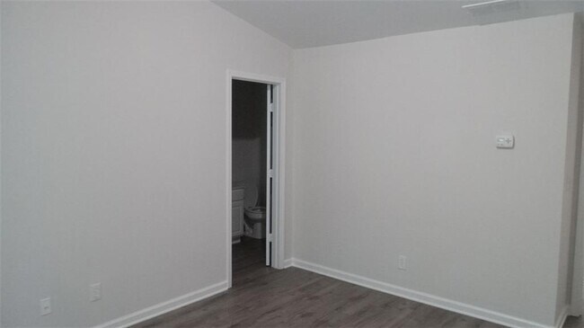 Building Photo - 755 Crestwell Cir