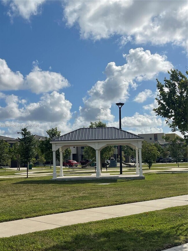 Building Photo - 254 NW 11th Ct