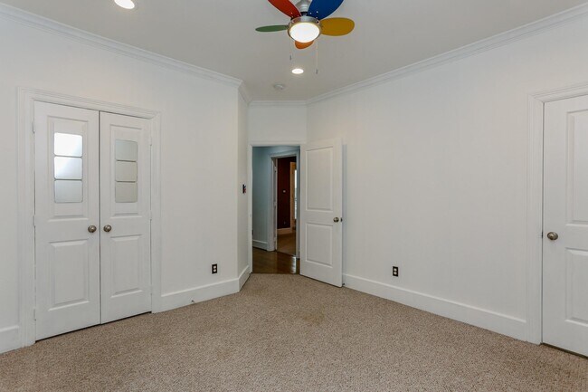 Building Photo - 306 Enid St