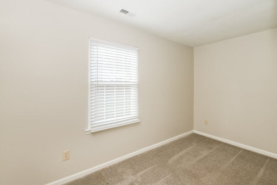 Building Photo - 2108 David Earl Dr