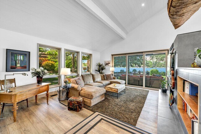 Building Photo - LAKEFRONT LUXURY ON LAKE STANLEY | FULLY FURNISHED + UTILITIES INCLUDED IN GUARDED LAKERIDGE SHORES