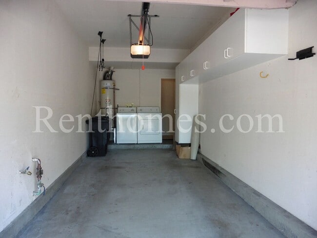 Building Photo - 11881 Spruce Run Dr