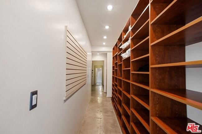 Building Photo - 8435 Franklin Ave