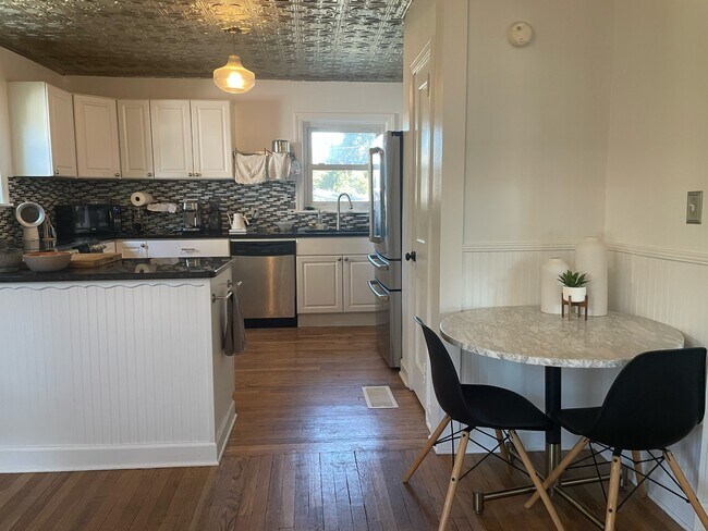 Building Photo - 1614 E 50th St