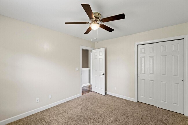 Building Photo - 4 Bedroom with Large Lot Available Now!