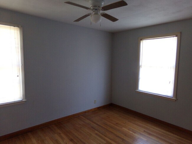 Building Photo - Charming Three Bedroom Home- Newly remodled Kitchen