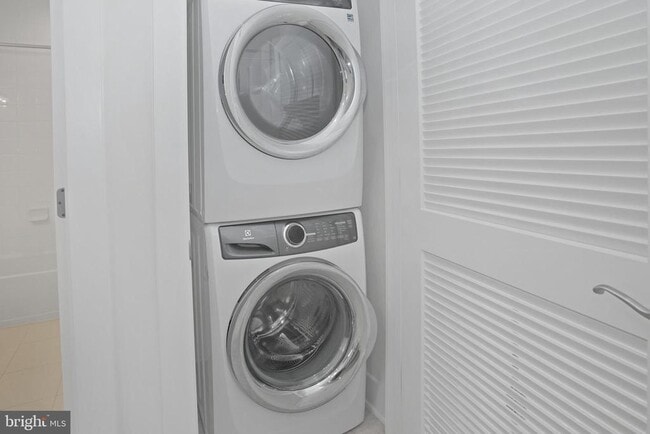 Building Photo - 44734 Roosevelt Sq