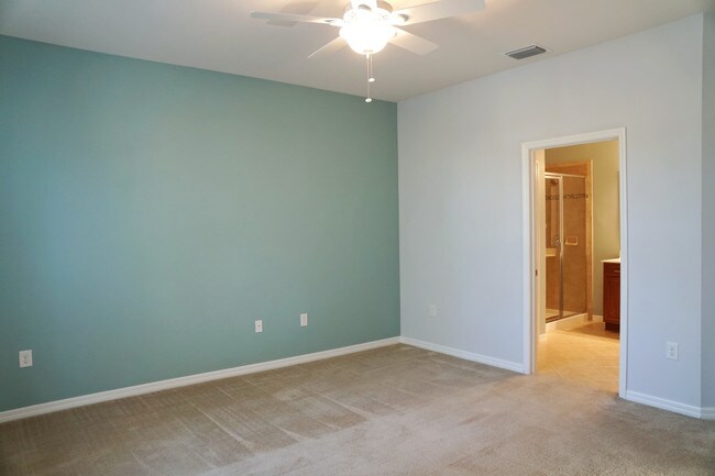 Building Photo - Stonehaven Condo