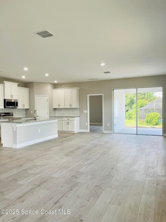 Building Photo - 526 Frink Ave