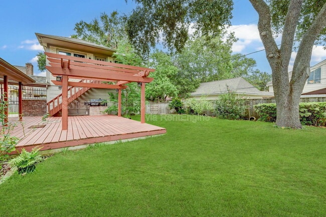 Building Photo - 15606 Dawnbrook Dr