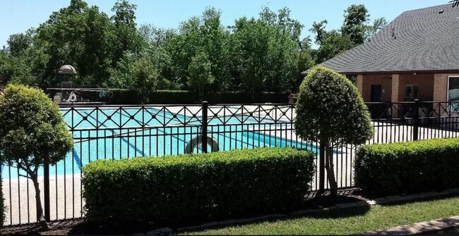 Building Photo - 520 Arcadia Dr