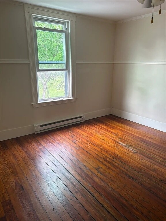 Building Photo - 633 River St