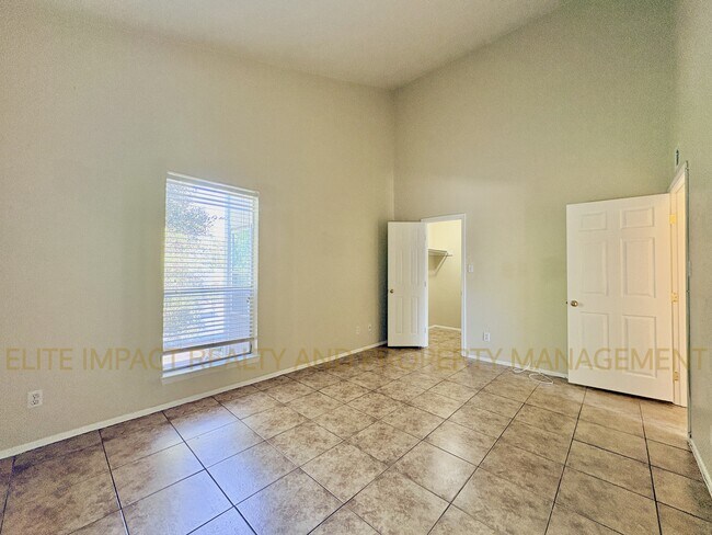 Building Photo - 1620 N Wilmot Rd
