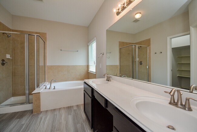 Building Photo - 6003 Hickory Hollow Dr