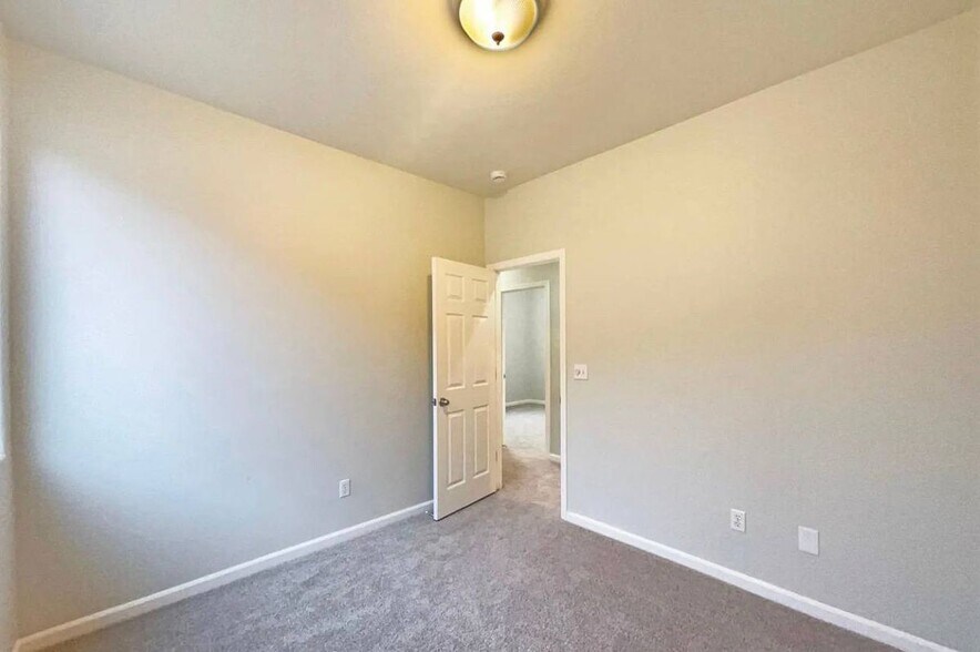 Building Photo - 3039 Torland St