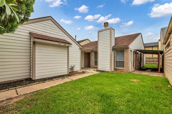 Primary Photo - 11838 Plumbrook Dr