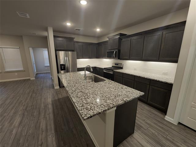 Building Photo - 621 Maple Leaf Way